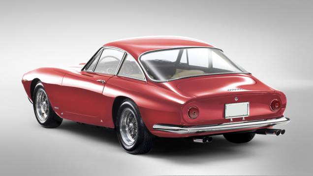 A 250 Berlinetta Lusso foi lançada em 1963 e tinha a carroceria feita pela empresa de Scaglietti | <a href="https://quatrorodas.abril.com.br/noticias/sergio-scaglietti-morre-aos-91-anos-307904_p.shtml" rel="migration">Leia mais</a>