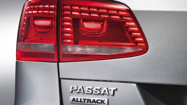 Nova versão será apresentada no Salão de Tóquio | <a href="https://quatrorodas.abril.com.br/noticias/vw-passat-variant-ganha-roupagem-aventureira-307933_p.shtml" rel="migration">Leia mais</a> Nova versão será apresentada no Salão de Tóquio | <a href="https://quatrorodas.abril.com.br/noticias/vw-passat-variant-ganha-roupagem-aventureira-307933_p.shtml" rel="migration">Leia mais</a>