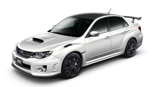 Este belo WRX branco tem o pacote NBR, que inclui teto em fibra de carbono e rodas pretas | <a href="https://quatrorodas.abril.com.br/noticias/subaru-lanca-impreza-wrx-sti-s206-308224_p.shtml" rel="migration">Leia mais</a>