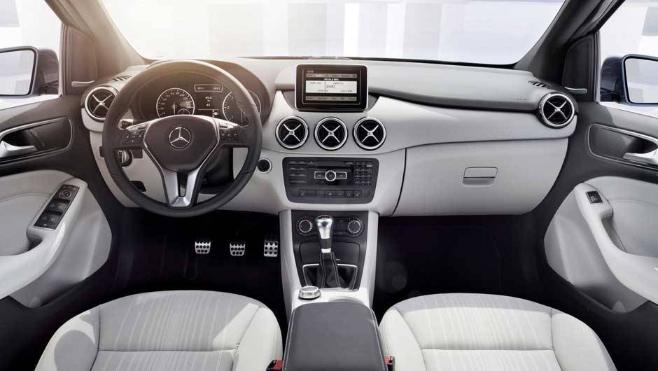 A apresenta&ccedil;&atilde;o oficial do Classe B ser&aacute; feita no Sal&atilde;o de Frankfurt. <a href="https://quatrorodas.abril.com.br/carros/lancamentos/mercedes-benz-classe-b-637678.shtml" rel="migration">Leia mais</a>