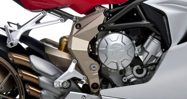 O motor de 675 cc tem três cilindros | <a href="https://quatrorodas.abril.com.br/moto/noticias/mv-agusta-comeca-produzir-f3-676377.shtml" rel="migration">Leia mais</a>