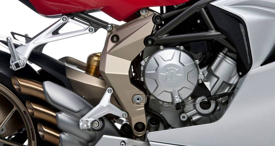 O motor de 675 cc tem tr&ecirc;s cilindros | <a href="https://quatrorodas.abril.com.br/moto/noticias/mv-agusta-comeca-produzir-f3-676377.shtml" rel="migration">Leia mais</a>