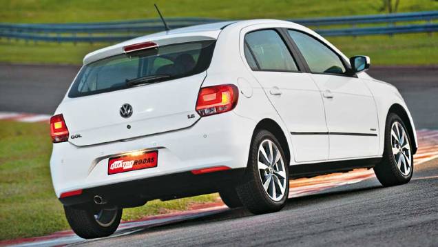 A traseira ficou bastante parecida com o Polo europeu, principalmente por causa do novo formato das lanternas | <a href="https://quatrorodas.abril.com.br/carros/lancamentos/volkswagen-gol-voyage-2013-693246.shtml" target="_blank" rel="migration">Leia mais</a> A traseira ficou bastante parecida com o Polo europeu, principalmente por causa do novo formato das lanternas | <a href="https://quatrorodas.abril.com.br/carros/lancamentos/volkswagen-gol-voyage-2013-693246.shtml" target="_blank" rel="migration">Leia mais</a>