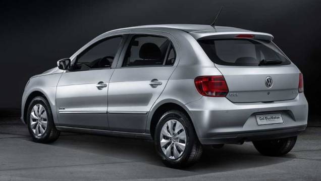 Com o novo visual, a intenção da VW é manter o Gol na liderança de vendas, posto que ocupa há mais de 20 anos | <a href="https://quatrorodas.abril.com.br/carros/lancamentos/volkswagen-gol-voyage-2013-693246.shtml" target="_blank" rel="migration">Leia mais</a> Com o novo visual, a intenção da VW é manter o Gol na liderança de vendas, posto que ocupa há mais de 20 anos | <a href="https://quatrorodas.abril.com.br/carros/lancamentos/volkswagen-gol-voyage-2013-693246.shtml" target="_blank" rel="migration">Leia mais</a>