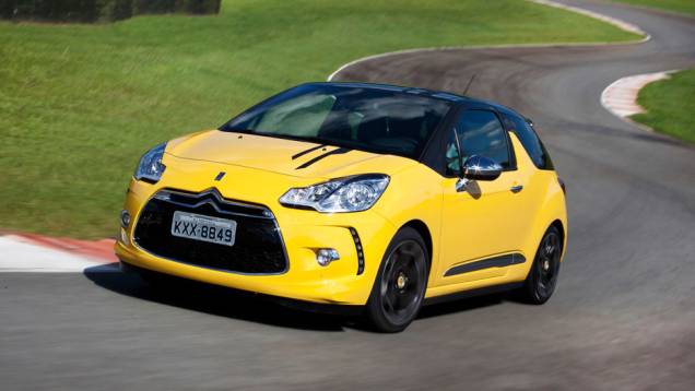 O motor 1.6 THP tem função Overbooster, que faz o carro ganhar velocidade com facilidade em retomadas e acelerações | <a href="https://quatrorodas.abril.com.br/carros/lancamentos/citroen-ds3-685732.shtml" rel="migration">Leia mais</a>