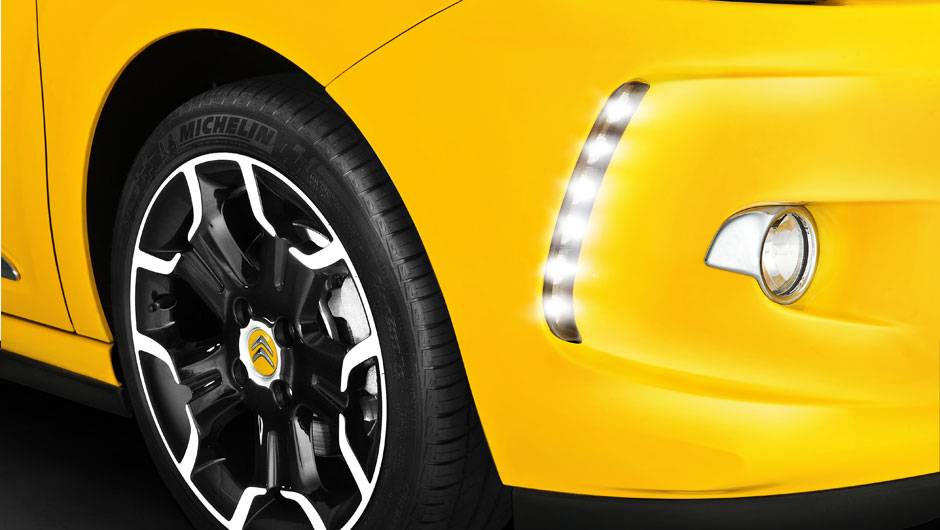 As luzes diurnas de LEDs proporcionam charme e seguran&ccedil;a. E as calotinhas das rodas podem ser trocadas ao gosto do cliente | <a href="https://quatrorodas.abril.com.br/carros/lancamentos/citroen-ds3-685732.shtml" rel="migration">Leia mais</a>