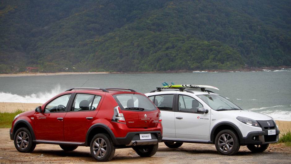 Nova s&eacute;rie limitada real&ccedil;a detalhes esportivos | <a href="https://quatrorodas.abril.com.br/noticias/renault-sandero-stepway-ganha-serie-limitada-rip-curl-318372_p.shtml" rel="migration">Leia mais</a>