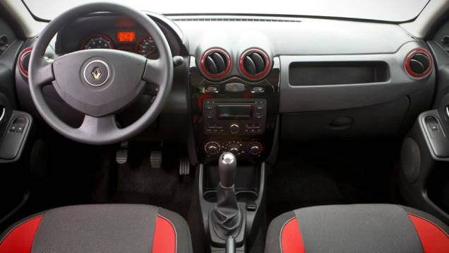 A versão conta com ar-condicionado, vidros elétricos dianteiros, direção hidráulica e computador de bordo | <a href="https://quatrorodas.abril.com.br/noticias/renault-sandero-stepway-ganha-serie-limitada-rip-curl-318372_p.shtml" rel="migration">Leia mais</a> A versão conta com ar-condicionado, vidros elétricos dianteiros, direção hidráulica e computador de bordo | <a href="https://quatrorodas.abril.com.br/noticias/renault-sandero-stepway-ganha-serie-limitada-rip-curl-318372_p.shtml" rel="migration">Leia mais</a>