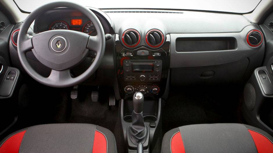 A vers&atilde;o conta com ar-condicionado, vidros el&eacute;tricos dianteiros, dire&ccedil;&atilde;o hidr&aacute;ulica e computador de bordo | <a href="https://quatrorodas.abril.com.br/noticias/renault-sandero-stepway-ganha-serie-limitada-rip-curl-318372_p.shtml" rel="migration">Leia mais</a>