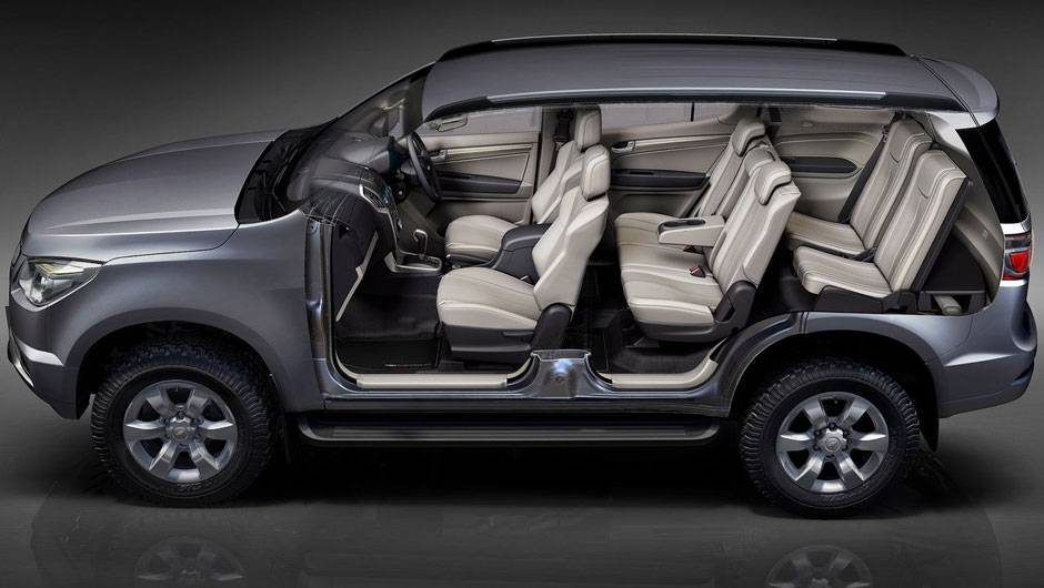 Carro tem espa&ccedil;o suficiente para uma terceira fileira de bancos | <a href="https://quatrorodas.abril.com.br/salao-do-automovel/2012/carros/s10-grand-blazer-704027.shtml" rel="migration">Leia mais</a>