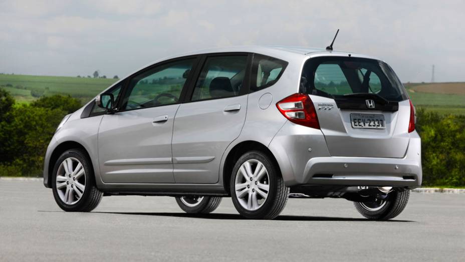 Na traseira, destaque para o novo desenho dos para-choques | <a href="https://quatrorodas.abril.com.br/carros/lancamentos/honda-fit-2013-680204.shtml" rel="migration">Leia mais</a>