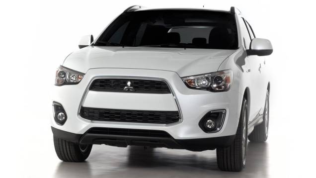 SUV, conhecido como ASX no Brasil, foi submetido a um facelift | <a href="https://quatrorodas.abril.com.br/saloes/nova-york/2012/mitsubishi-outlander-sport-681212.shtml" rel="migration">Leia mais</a>