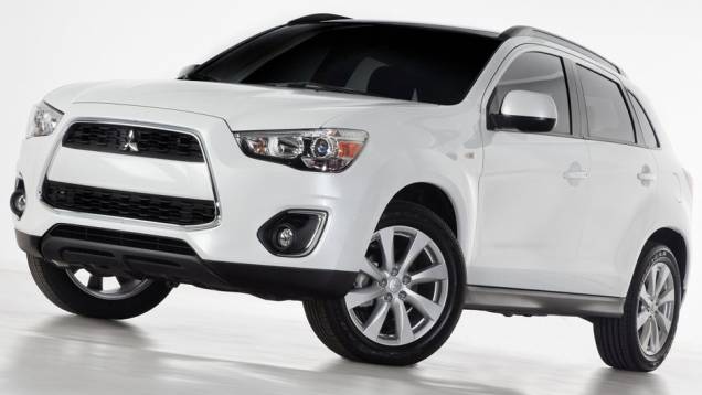 Modelo ganhou novos faróis de neblina | <a href="https://quatrorodas.abril.com.br/saloes/nova-york/2012/mitsubishi-outlander-sport-681212.shtml" rel="migration">Leia mais</a> Modelo ganhou novos faróis de neblina | <a href="https://quatrorodas.abril.com.br/saloes/nova-york/2012/mitsubishi-outlander-sport-681212.shtml" rel="migration">Leia mais</a>