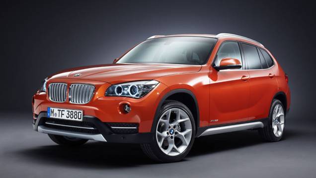 SUV foi apresentado em Nova York e recebeu uma série de mudanças em seu exterior | <a href="https://quatrorodas.abril.com.br/saloes/nova-york/2012/bmw-x1-681222.shtml" rel="migration">Leia mais</a>