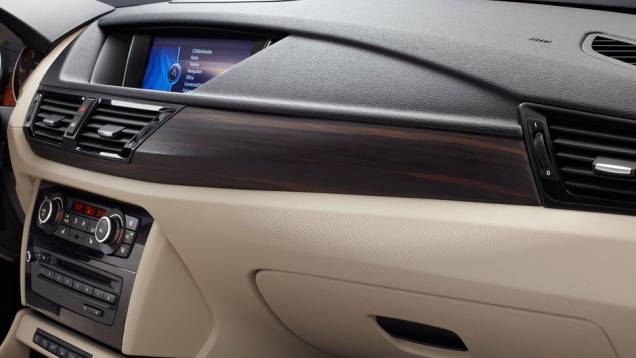 | <a href="https://quatrorodas.abril.com.br/saloes/nova-york/2012/bmw-x1-681222.shtml" rel="migration">Leia mais</a> | <a href="https://quatrorodas.abril.com.br/saloes/nova-york/2012/bmw-x1-681222.shtml" rel="migration">Leia mais</a>