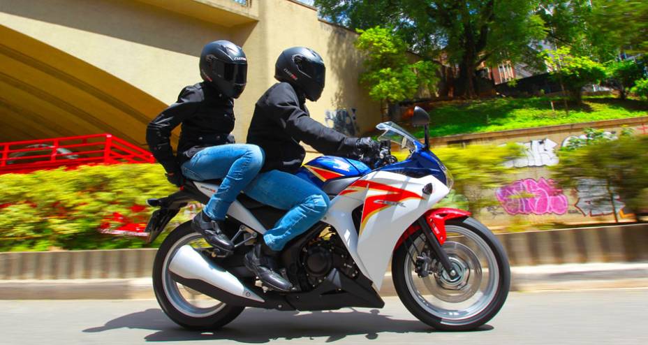 A CBR 250R é a novidade da Honda para brigar entre as esportivas quarto de litro