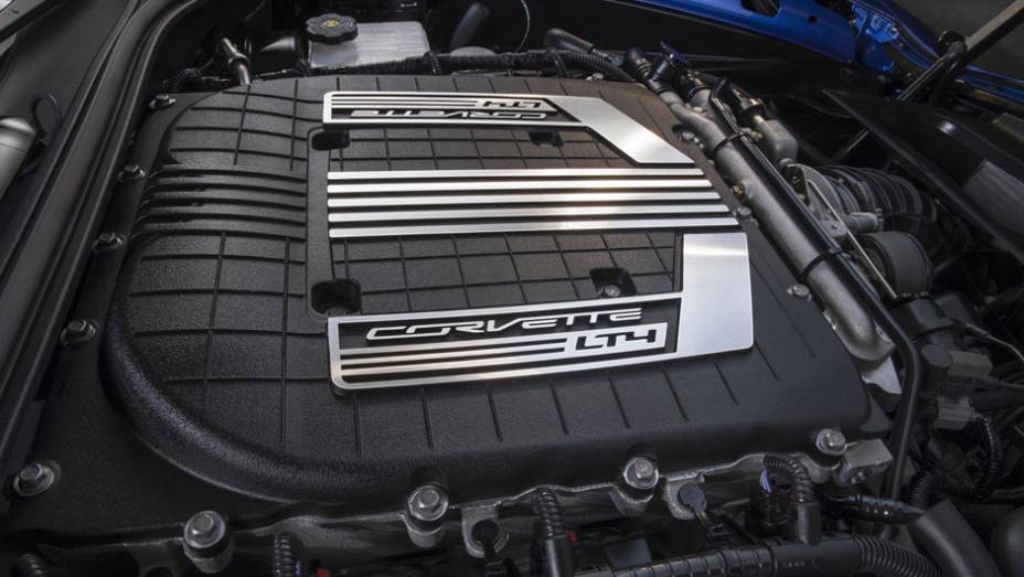 O motor 6.2 V8 rende pelo menos 625 cv, nas palavras da própria marca | <a href="https://quatrorodas.abril.com.br/noticias/fabricantes/gm-revela-corvette-z06-conversivel-779627.shtml" rel="migration">Leia mais</a>