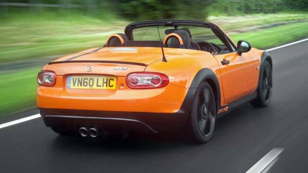 Esta é a versão de rua, mas se o proprietário optar por usá-lo nas pistas, poderá encomendar o MX-5 GT com santantonios | <a href="https://quatrorodas.abril.com.br/noticias/mazda-mostra-mx-5-especial-goodwood-324164_p.shtml" target="_blank" rel="migration">Leia mais</a> Esta é a versão de rua, mas se o proprietário optar por usá-lo nas pistas, poderá encomendar o MX-5 GT com santantonios | <a href="https://quatrorodas.abril.com.br/noticias/mazda-mostra-mx-5-especial-goodwood-324164_p.shtml" target="_blank" rel="migration">Leia mais</a>
