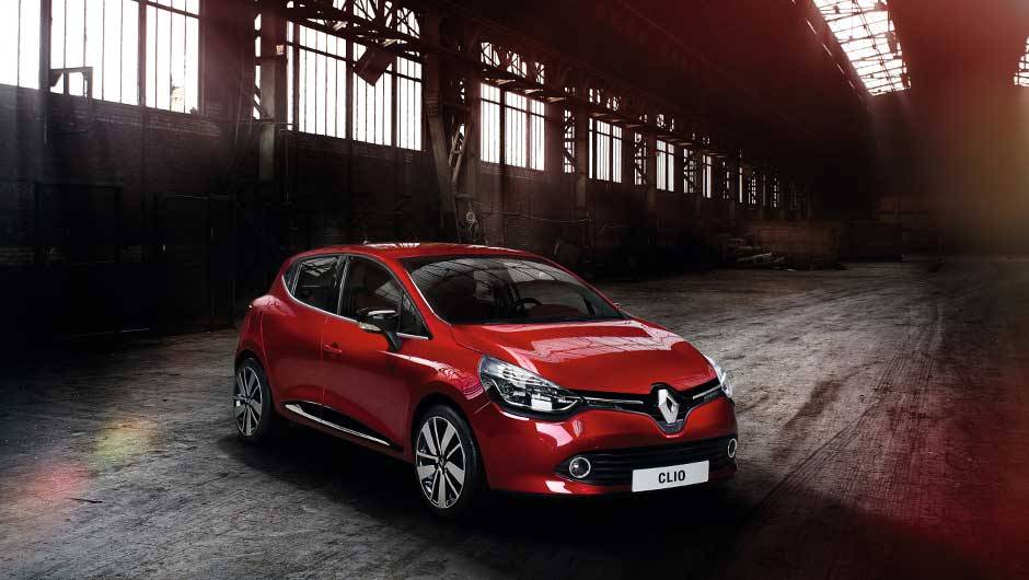 A vers&atilde;o oferece oferecendo de s&eacute;rie itens como freios ABS com EBD, 4 airbags, controle de estabilidade (ESP), hill holder e piloto autom&aacute;tico | <a href="%20https://quatrorodas.abril.com.br/saloes/paris/2012/renault-clio-702424.shtml" rel="migration">Leia mais</a>