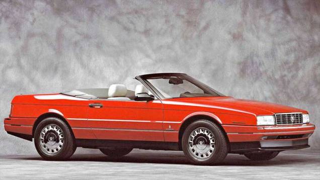 Cadillac Allante: nem os americanos resistiram à criatividade do estúdio italiano e encomendaram este conversível nos anos 80 | <a href="https://quatrorodas.abril.com.br/noticias/sergio-pininfarina-morre-aos-85-anos-324190_p.shtml" target="_blank" rel="migration">Leia mais</a>