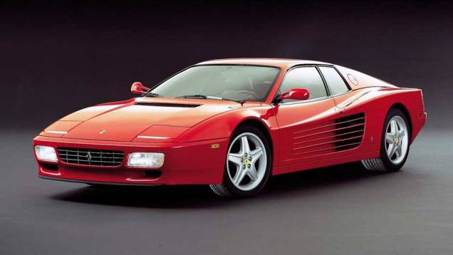 Ferrari 512 TR: sucessora da clássica Testarossa, conquistou fãs pelo estilo arrebatador e o motor V12 de quase 500 cv | <a href="https://quatrorodas.abril.com.br/noticias/sergio-pininfarina-morre-aos-85-anos-324190_p.shtml" target="_blank" rel="migration">Leia mais</a>