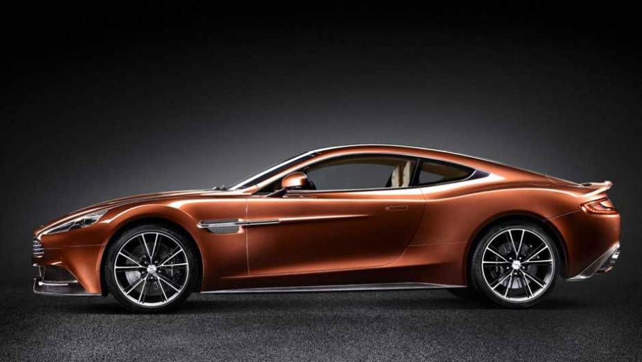 Novo Aston Martin Vanquish | <a href="https://quatrorodas.abril.com.br/saloes/paris/2012/aston-martin-vanquish-702721.shtml" rel="migration">Leia mais</a>