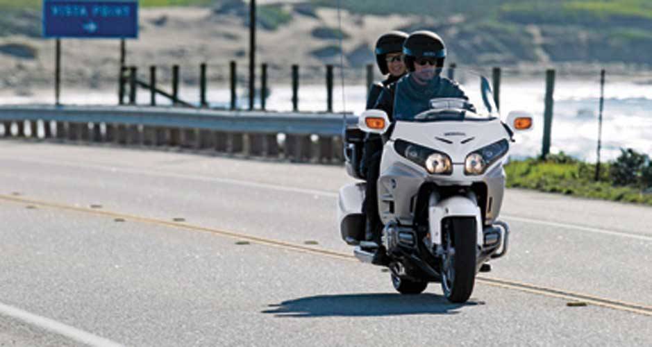 Bastante luxuosa, a Gold Wing tem at&eacute; airbags | <a href="https://quatrorodas.abril.com.br/moto/noticias/nova-gold-wing-691786.shtml" rel="migration">Leia mais</a>
