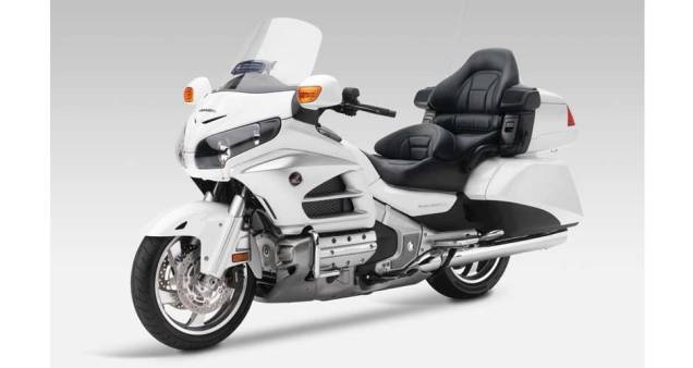 Duas pessoas viajam com conforto na Gold Wing | <a href="https://quatrorodas.abril.com.br/moto/noticias/nova-gold-wing-691786.shtml" rel="migration">Leia mais</a> Duas pessoas viajam com conforto na Gold Wing | <a href="https://quatrorodas.abril.com.br/moto/noticias/nova-gold-wing-691786.shtml" rel="migration">Leia mais</a>