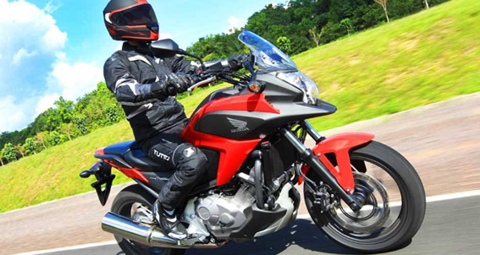 A Honda espera comercializar 300 unidades por m&ecirc;s | <a href="https://quatrorodas.abril.com.br/moto/noticias/honda-nc-700x-made-in-manaus-691787.shtml" rel="migration">Leia mais</a>