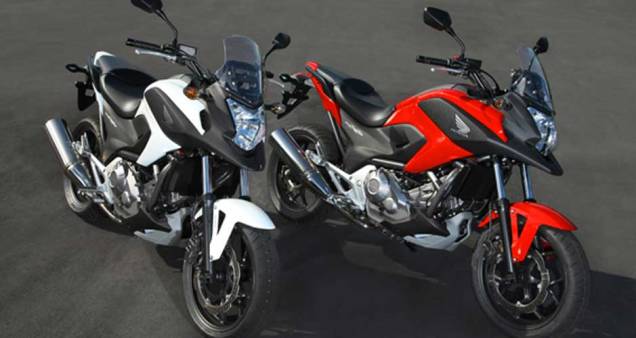 Serão oferecidas duas versões, equipadas com ou sem freios ABS | <a href="https://quatrorodas.abril.com.br/moto/noticias/honda-nc-700x-made-in-manaus-691787.shtml" rel="migration">Leia mais</a>