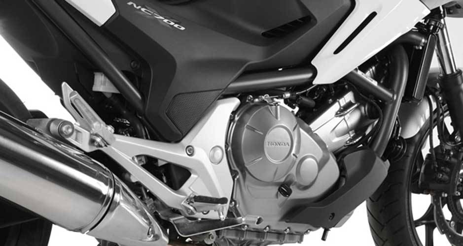 Motor &eacute; bicil&iacute;ndrico em linha de 669,6 cc | <a href="https://quatrorodas.abril.com.br/moto/noticias/honda-nc-700x-made-in-manaus-691787.shtml" rel="migration">Leia mais</a>