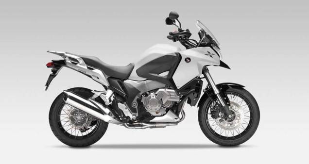 Disponível nas cores branca perolizada e vermelha metálica, o modelo ainda não tem preço definido, mas deverá custar pouco mais de 70000 reais | <a href="https://quatrorodas.abril.com.br/moto/noticias/vfr-1200x-crosstourer-chega-outubro-691788.shtml" rel="migration">Leia ma</a> Disponível nas cores branca perolizada e vermelha metálica, o modelo ainda não tem preço definido, mas deverá custar pouco mais de 70000 reais | <a href="https://quatrorodas.abril.com.br/moto/noticias/vfr-1200x-crosstourer-chega-outubro-691788.shtml" rel="migration">Leia ma</a>