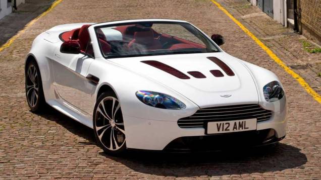 Equipado com um motor 6.0 V12, o roadster entrega 510 cv | <a href="https://quatrorodas.abril.com.br/saloes/paris/2012/aston-martin-vantage-v12-roadster-703294.shtml" rel="migration">Leia mais</a>