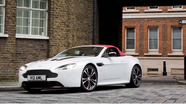 O torque máximo é de 65 mkgf | <a href="https://quatrorodas.abril.com.br/saloes/paris/2012/aston-martin-vantage-v12-roadster-703294.shtml" rel="migration">Leia mais</a> O torque máximo é de 65 mkgf | <a href="https://quatrorodas.abril.com.br/saloes/paris/2012/aston-martin-vantage-v12-roadster-703294.shtml" rel="migration">Leia mais</a>