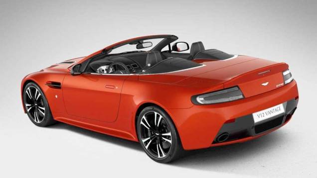 O Vantage chegou ao mercado em 2005 | <a href="https://quatrorodas.abril.com.br/saloes/paris/2012/aston-martin-vantage-v12-roadster-703294.shtml" rel="migration">Leia mais</a>