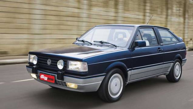 A reforma visual seria acompanhada da chegada do esportivo GTi, o primeiro carro nacional equipado com injeção eletrônica | <a href="https://quatrorodas.abril.com.br/reportagens/classicos/gol-completa-35-anos-veja-10-curiosidades-863880.shtml" rel="migration">Leia mais</a>