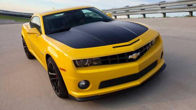 Além do capô negro, o 1LE ganhou acessórios como spoiler dianteiro e rodas de liga leve emprestadas do potente ZL1 | <a href="https://quatrorodas.abril.com.br/noticias/gm-mostra-fotos-camaro-1le-325160_p.shtml" target="_blank" rel="migration">Leia mais</a> Além do capô negro, o 1LE ganhou acessórios como spoiler dianteiro e rodas de liga leve emprestadas do potente ZL1 | <a href="https://quatrorodas.abril.com.br/noticias/gm-mostra-fotos-camaro-1le-325160_p.shtml" target="_blank" rel="migration">Leia mais</a>