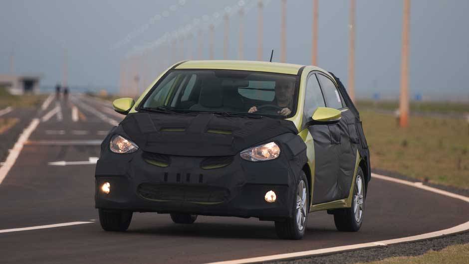 Motores 1.0 e 1.6 do HB20 utilizam c&acirc;mbio com engates suaves e precisos | <a href="https://quatrorodas.abril.com.br/carros/lancamentos/novo-hyundai-sera-chamado-hb20-693564.shtml" target="_blank" rel="migration">Leia mais</a>