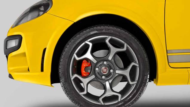 As novas rodas de liga leve lembram o europeu Abarth | <a href="https://quatrorodas.abril.com.br/carros/lancamentos/fiat-punto-2013-693625.shtml" target="_blank" rel="migration">Leia mais</a>