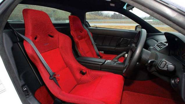 Assentos esportivos eram feitos pela Recaro <a href="https://quatrorodas.abril.com.br/reportagens/classicos/japones-valente-828328.shtml" rel="migration">| Leia mais|</a> <a href="https://quatrorodas.abril.com.br/galerias/saloes/detroit-2015/acura-nsx-824744.shtml" rel="migration"> | Novo A</a>