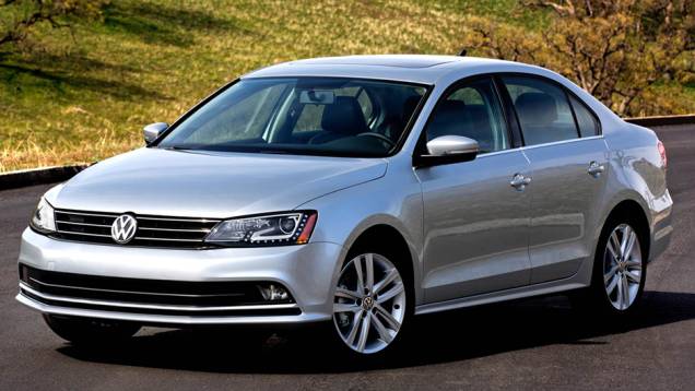 No Brasil, o Volkswagen Jetta tem versão equipada com o motor 2.0 turbo e vale R$ 94.404. Nos Estados Unidos, a configuração equivalente parte de R$ 89.173 (US$ 28.840).