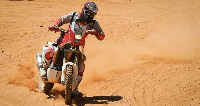 Cruzando uma das mais belas regiões do norte e nordeste brasileiro, a edição 2012 do Rally dos Sertões tem gerado impactantes imagens além das empolgantes disputas. Na imagem, Dário Júlio