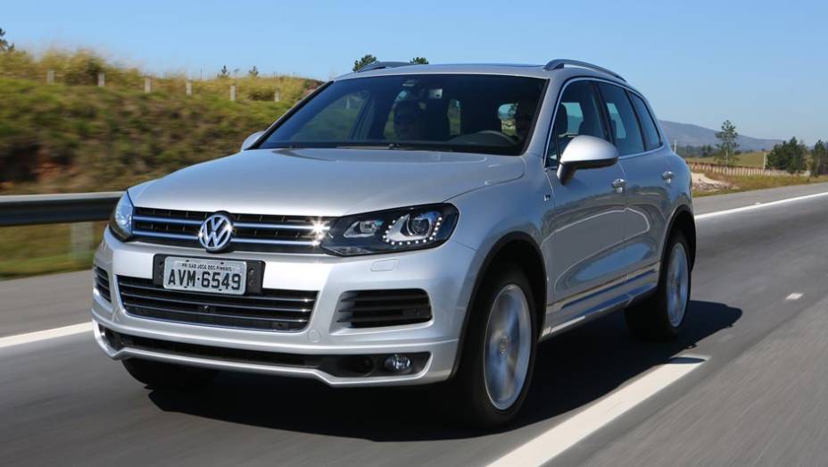 Mais esportivo do que utilitário: o Touareg R-Line chega ao Brasil trazendo visual diferenciado e bastante luxo | <a href="https://quatrorodas.abril.com.br/carros/lancamentos/volkswagen-touareg-r-line-699959.shtml" rel="migration">Leia mais</a>