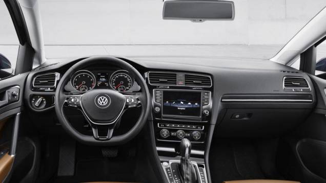 Todas as versões do modelo contarão com airbag duplo e freios ABS de série | <a href="https://quatrorodas.abril.com.br/saloes/paris/2012/golf-chega-setima-geracao-702391.shtml" rel="migration">Leia mais</a>