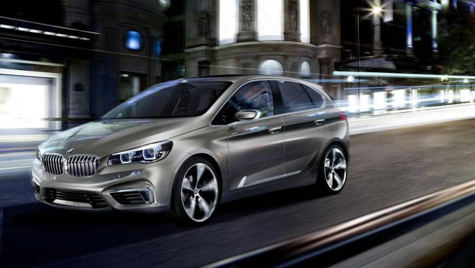 BMW Concept Active Tourer | <a href="https://quatrorodas.abril.com.br/saloes/paris/2012/bmw-concept-active-tourer-702454.shtml" rel="migration">Leia mais</a>