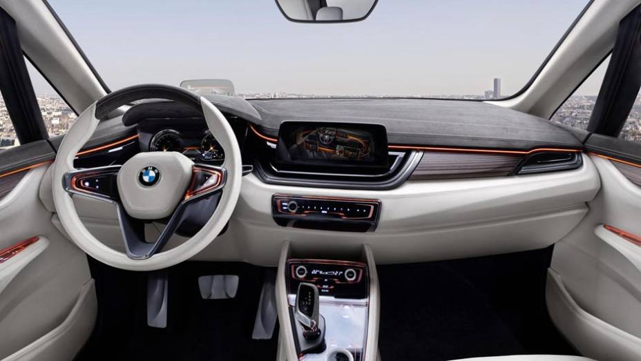 BMW Concept Active Tourer | <a href="https://quatrorodas.abril.com.br/saloes/paris/2012/bmw-concept-active-tourer-702454.shtml" rel="migration">Leia mais</a>