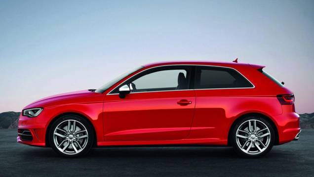 Modelo utiliza tração integral quattro e acelera aos 100 km/h em 5s4 com o câmbio manual ou 5s1, caso utilize o câmbio de dupla embreagem S tronic | <a href="" target="_blank" rel="migration"></a> Modelo utiliza tração integral quattro e acelera aos 100 km/h em 5s4 com o câmbio manual ou 5s1, caso utilize o câmbio de dupla embreagem S tronic | <a href="" target="_blank" rel="migration"></a>