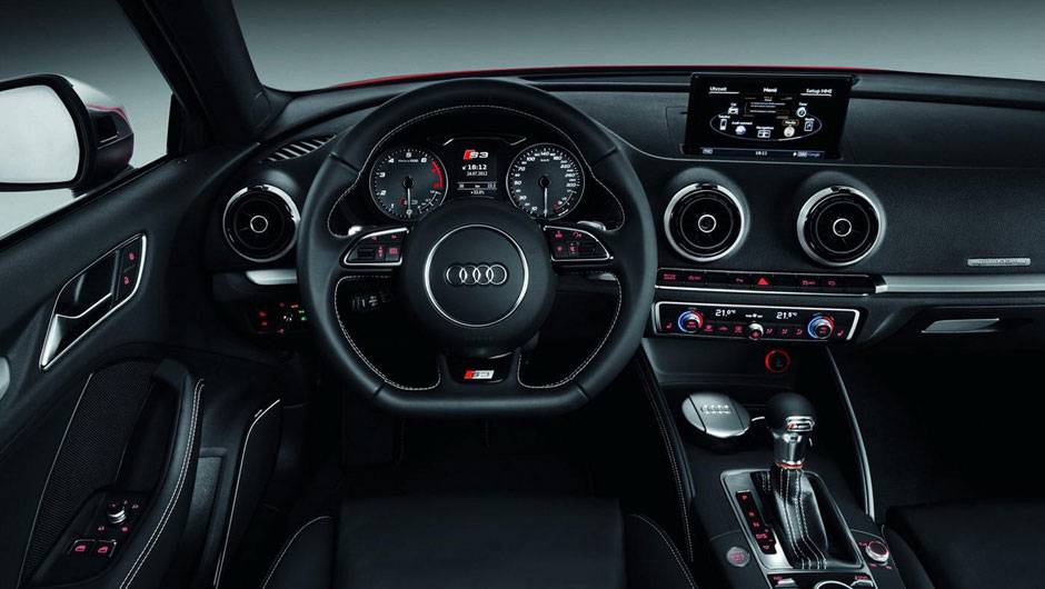 Interior tem acabamento de alto n&iacute;vel | <a href="https://quatrorodas.abril.com.br/saloes/paris/2012/audi-s3-702744.shtml" rel="migration">Leia mais</a>