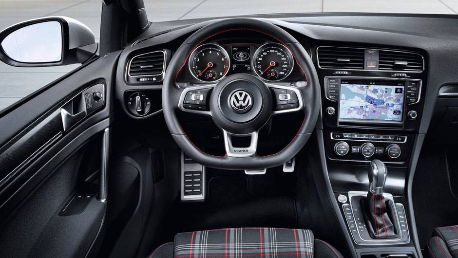 O conjunto vai de 0 a 100 km/h em 6,6 segundos e alcan&ccedil;a velocidade m&aacute;xima de 250 km/h. | <a href="https://quatrorodas.abril.com.br/saloes/paris/2012/golf-chega-setima-geracao-702391.shtml" rel="migration">Leia mais</a>