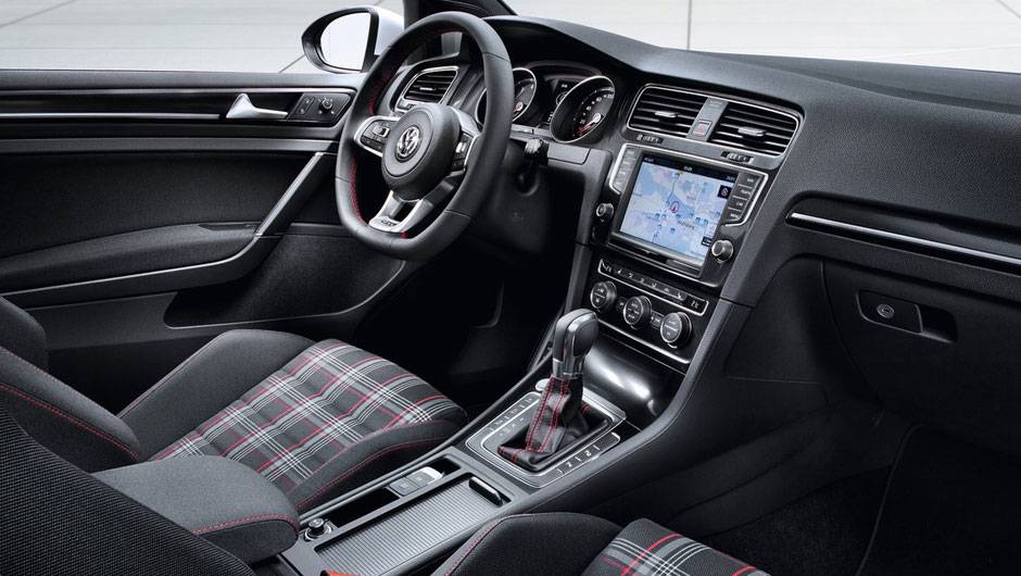 O consumo de combust&iacute;vel &eacute; de 16,6 km/l, cerca de 18% mais eficiente que o Golf GTI anterior. | <a href="https://quatrorodas.abril.com.br/saloes/paris/2012/golf-chega-setima-geracao-702391.shtml" rel="migration">Leia mais</a>